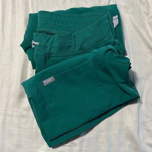 Figs Medium Hunter Green scrub set